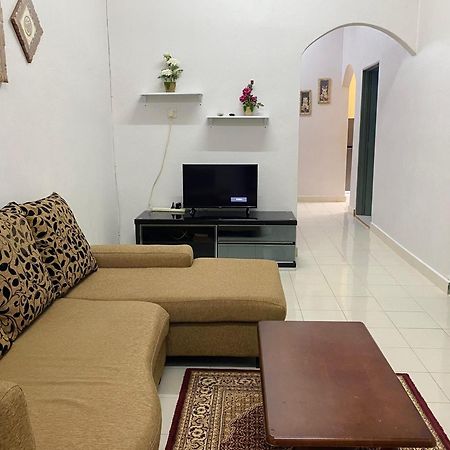 Desa Kemboja Homestay Пантай-Ченанг Екстер'єр фото
