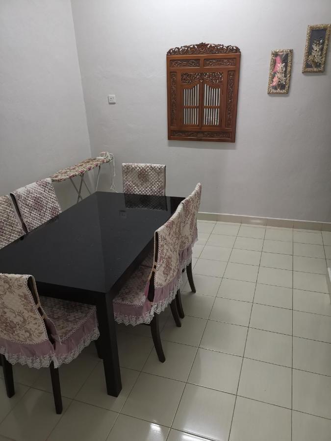 Desa Kemboja Homestay Пантай-Ченанг Екстер'єр фото